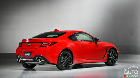 2022 Toyota 86 (Japan), three-quarters rear