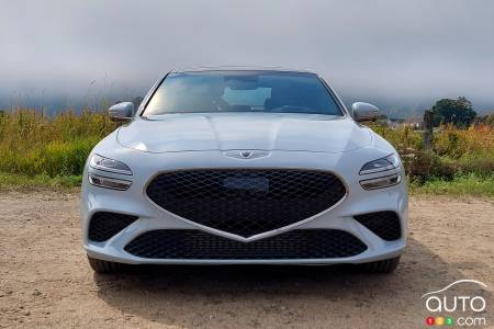 Front of 2022 Genesis G70