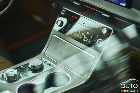 Genesis GV80 2025, console centrale