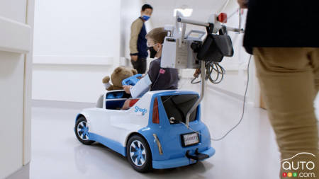 Honda delivers electric cars to hospitals