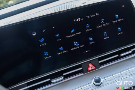 Touchscreen of 2023 Hyundai Elantra Hybrid