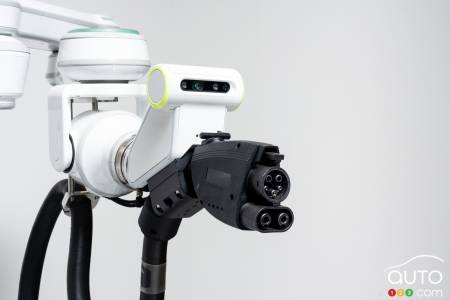 Hyundai's robot - Charging gun