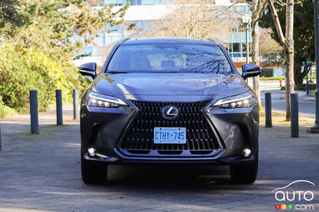 2022 Lexus NX 450h+, front