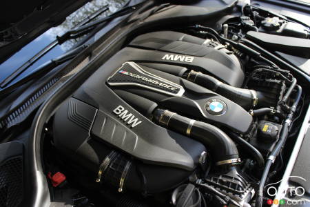 BMW M550i 2020, moteur