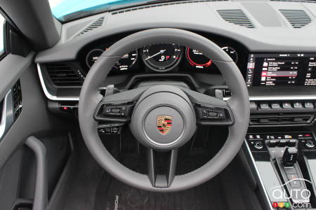 2020 Porsche 911 Carrera S, steering wheel