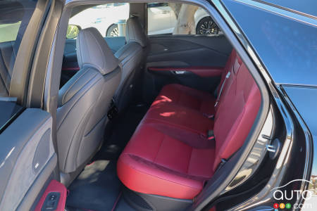 Lexus RX 350 2023, sièges de deuxième rangée