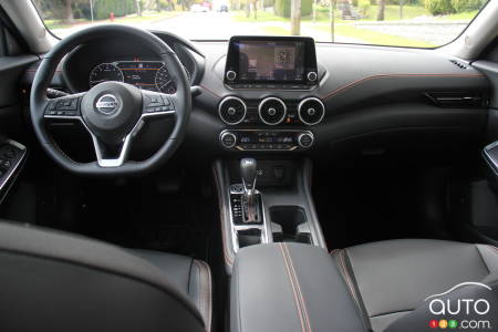 Nissan Sentra 2020, intérieur