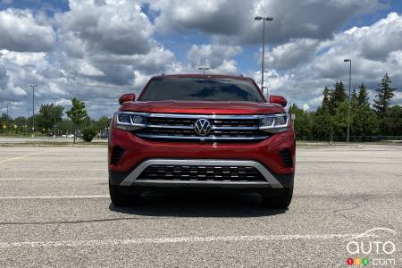2020 Volkswagen Atlas Cross Sport, front