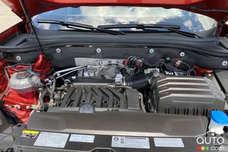 V6 engine of the 2020 Volkswagen Atlas Cross Sport