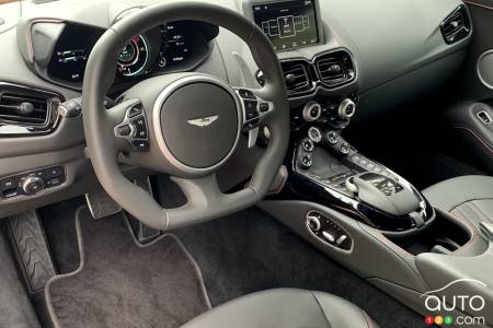 Aston Martin Vantage 2020, intérieur