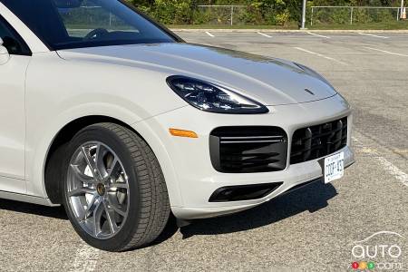 2020 Porsche Cayenne Coupe, front and wheel