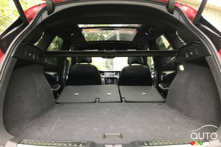 L'Infiniti QX50 2020, avec les sièges arrière abaissés