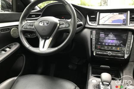 2020 Infiniti QX50, steering wheel. central console