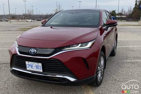 2021 Toyota Venza, three-quarters front