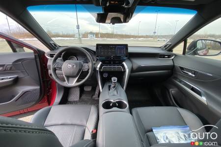 2021 Toyota Venza, interior