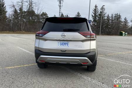 2021 Nissan Rogue Platinum, rear