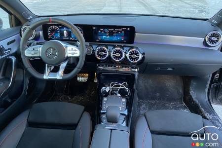 Mercedes-Benz A35 AMG 5 portes 2021, intérieur