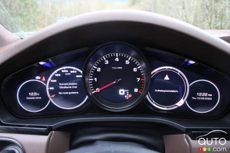 2020 Porsche Cayenne S Coupe, driver data screen
