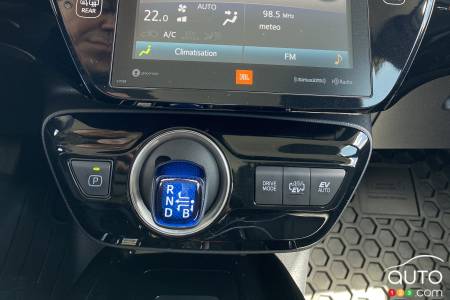 Toyota Prius Prime 2021, levier de vitesses, écran