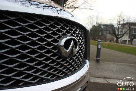 2021 Infiniti QX80, front grille