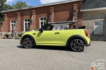 Mini Cooper JCW cabriolet 2022, profil