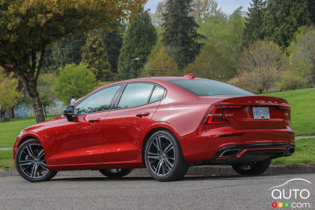 Volvo S60 T5 2021, trois quarts arrière