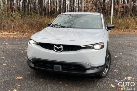 2022 Mazda MX-30, front