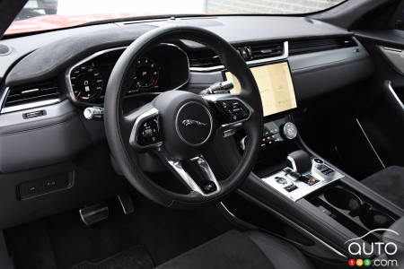 2022 Jaguar F-Pace SVR - Steering wheel, dashboard