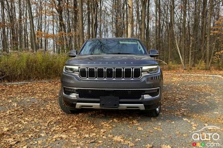 2022 Jeep Wagoneer - Front