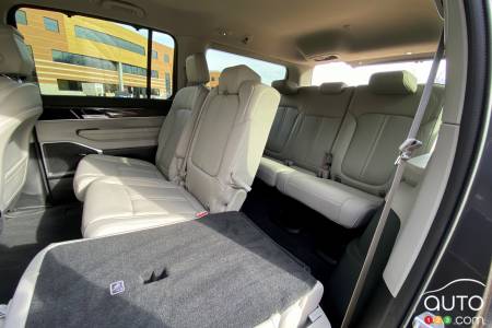 2022 Jeep Wagoneer - Interior