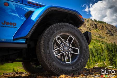 Le Jeep Gladiator 2024, avec des pneus Falken Wild Peak