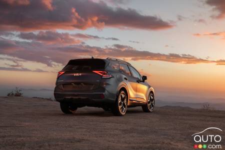 2023 Kia Sportage PHEV - Three-quarters rear