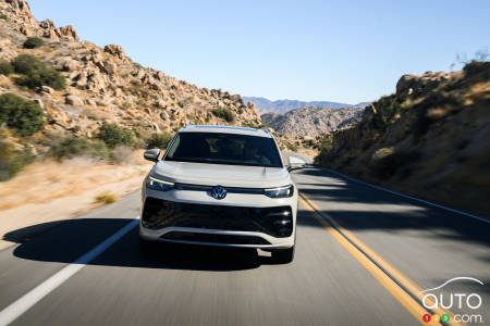 The 2025 Volkswagen Tiguan R-Line, front