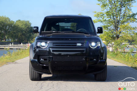 2022 Land Rover Defender 110 V8 , front