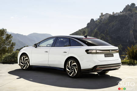 Volkswagen ID.7, three-quarters rear