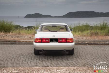1990 Lexus LS 400, rear