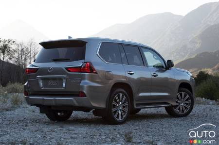 Lexus LX 570, three-quarters rear