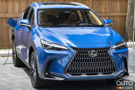 2022 Lexus NX, hybrid version