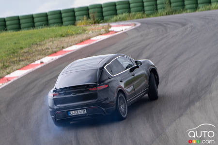 Porsche Macan EV, on the track