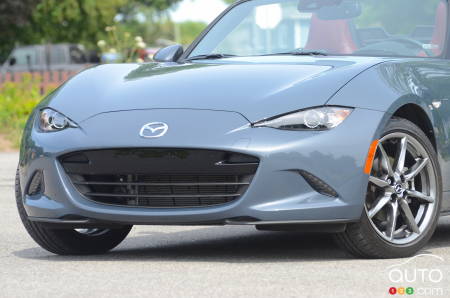 2021 Mazda MX-5, front