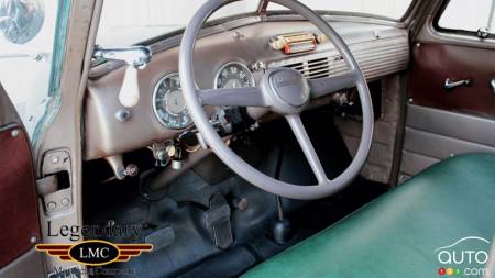 1952 Chevrolet 3800, interior