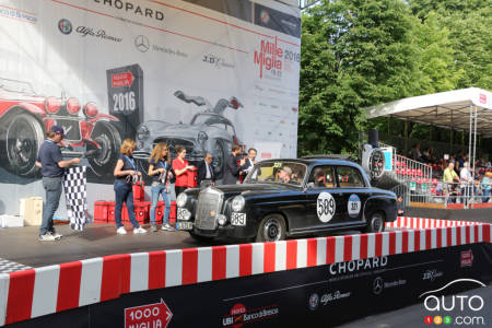 Mercedes-Benz 220