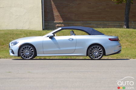 2021 Mercedes-Benz E 450 convertible, roof in place