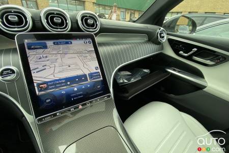 Touchscreen, dash of 2023 Mercedes-Benz GLC 300