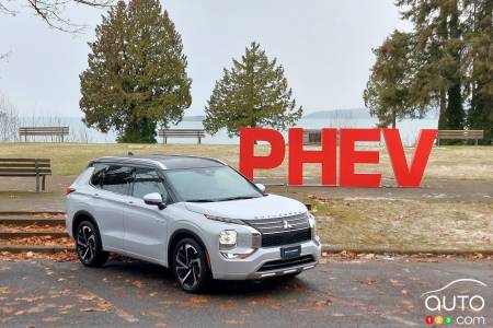 Mitsubishi Outlander PHEV 2024