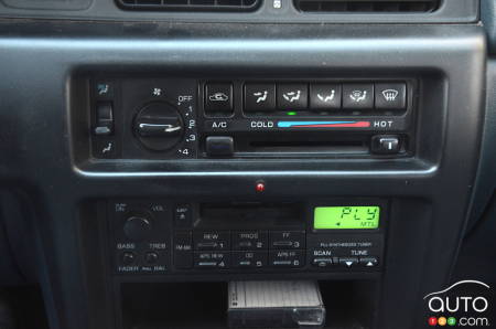 Nissan Stanza 1992, lecteur cassette !