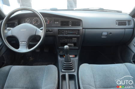 Nissan Stanza 1992, intérieur