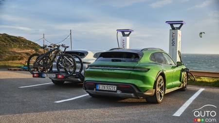 Porsche Taycan Cross Turismo, rear