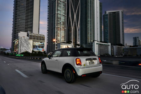 Mini Cooper SE, three-quarters rear