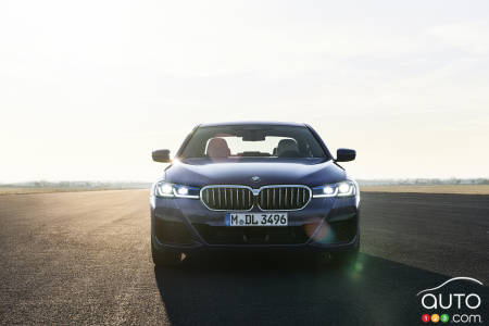 2021 BMW 5 Series, front